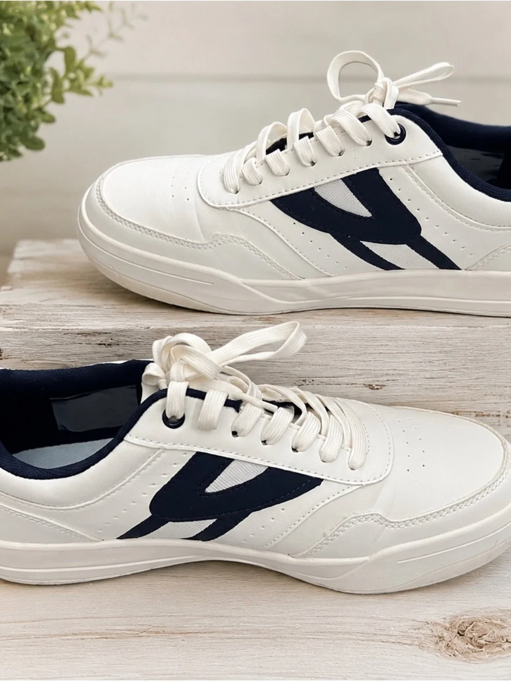 Tretorn White Navy Men’s Low Top Sneakers Size 9.5